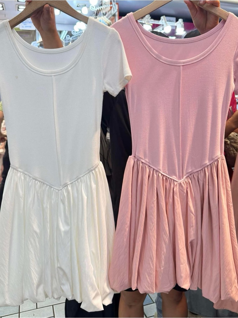 Sleeveless Zip-Front Midi Dress in Multiple Colors - Picture 2 of 8